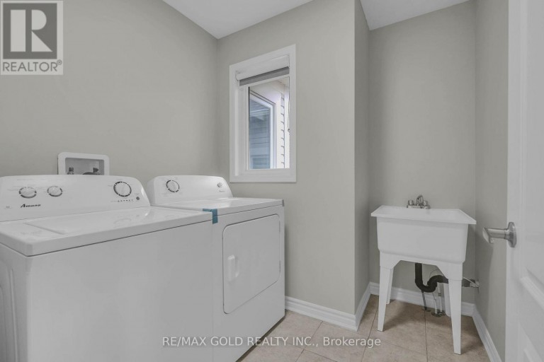 94 BENHURST CRESCENT, Brampton (Northwest Brampton), Ontario, L7A5A5