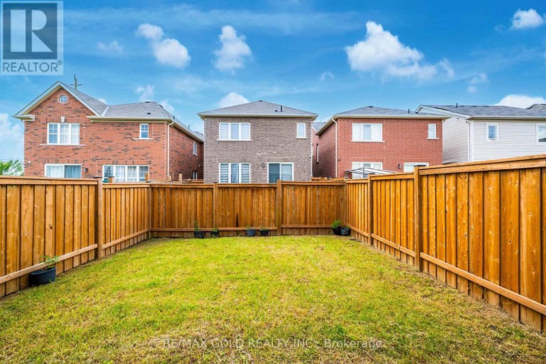 94 BENHURST CRESCENT, Brampton (Northwest Brampton), Ontario, L7A5A5