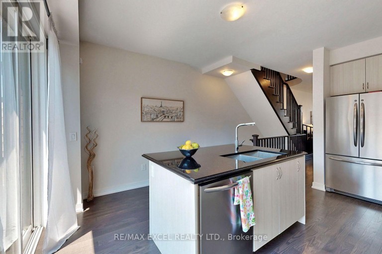 46 TROON AVENUE, Vaughan, Ontario, L6A4Z2