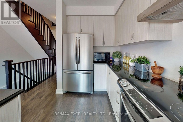46 TROON AVENUE, Vaughan, Ontario, L6A4Z2
