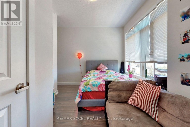46 TROON AVENUE, Vaughan, Ontario, L6A4Z2