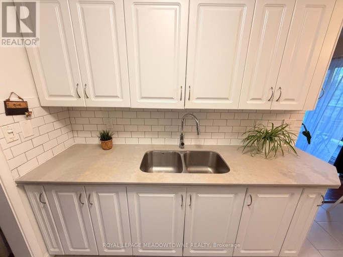 411 - 11 WOODMAN DRIVE, Hamilton (Corman), Ontario, L8K4E3