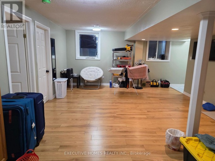 35 CLAUDETTE GATE, Hamilton (Stoney Creek Industrial), Ontario, L9B2S3