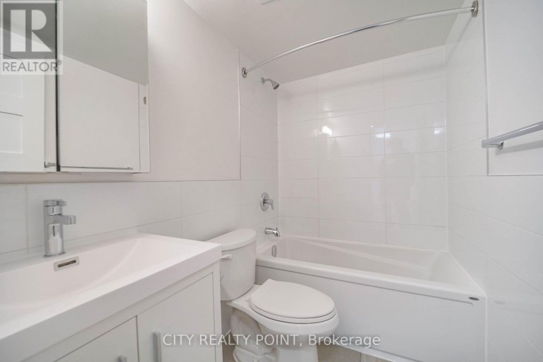 807 - 1500 BATHURST STREET, Toronto (Humewood-Cedarvale), Ontario, M5P3L3