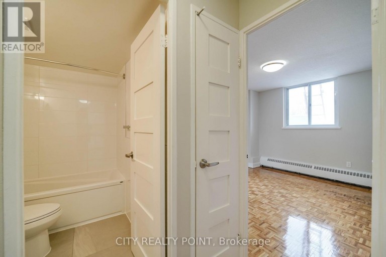807 - 1500 BATHURST STREET, Toronto (Humewood-Cedarvale), Ontario, M5P3L3