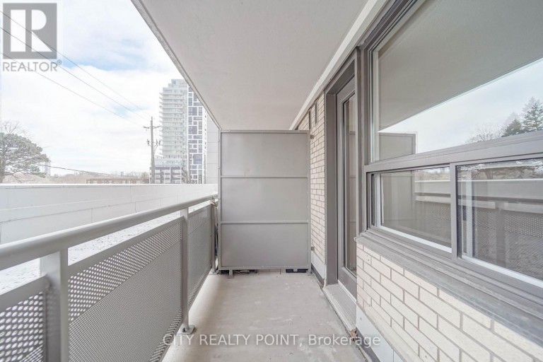 807 - 1500 BATHURST STREET, Toronto (Humewood-Cedarvale), Ontario, M5P3L3
