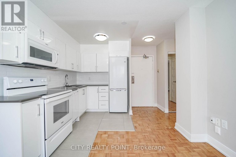 807 - 1500 BATHURST STREET, Toronto (Humewood-Cedarvale), Ontario, M5P3L3