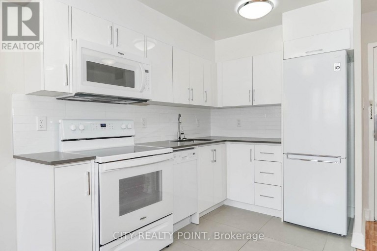 807 - 1500 BATHURST STREET, Toronto (Humewood-Cedarvale), Ontario, M5P3L3