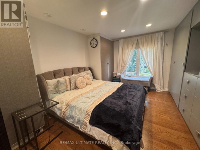 10 NOEL AVENUE, Toronto (Leaside), Ontario, M4G1B3