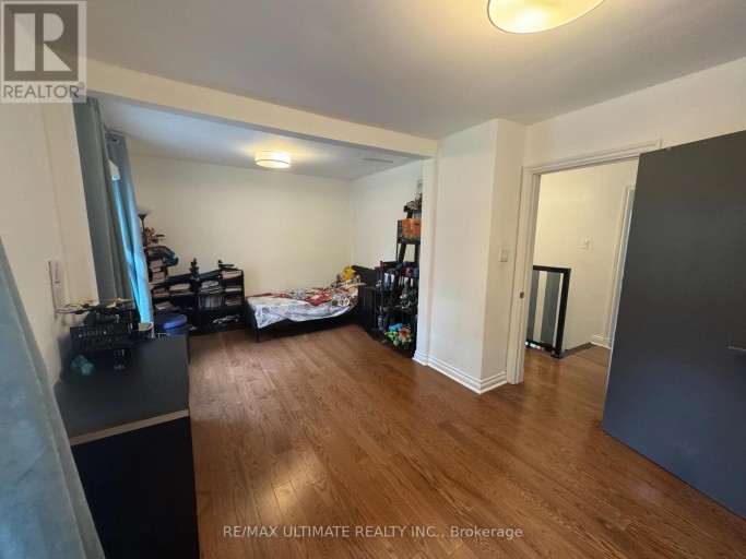 10 NOEL AVENUE, Toronto (Leaside), Ontario, M4G1B3