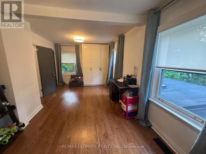 10 NOEL AVENUE, Toronto (Leaside), Ontario, M4G1B3