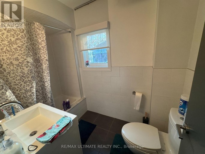 10 NOEL AVENUE, Toronto (Leaside), Ontario, M4G1B3