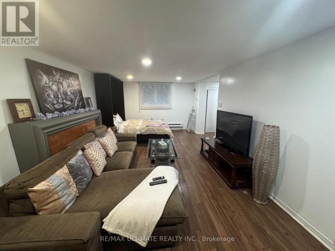 10 NOEL AVENUE, Toronto (Leaside), Ontario, M4G1B3