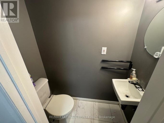 10 NOEL AVENUE, Toronto (Leaside), Ontario, M4G1B3