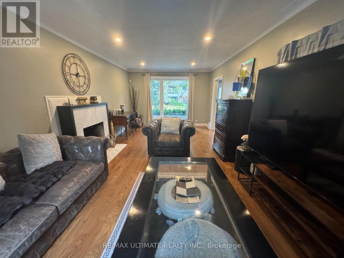 10 NOEL AVENUE, Toronto (Leaside), Ontario, M4G1B3
