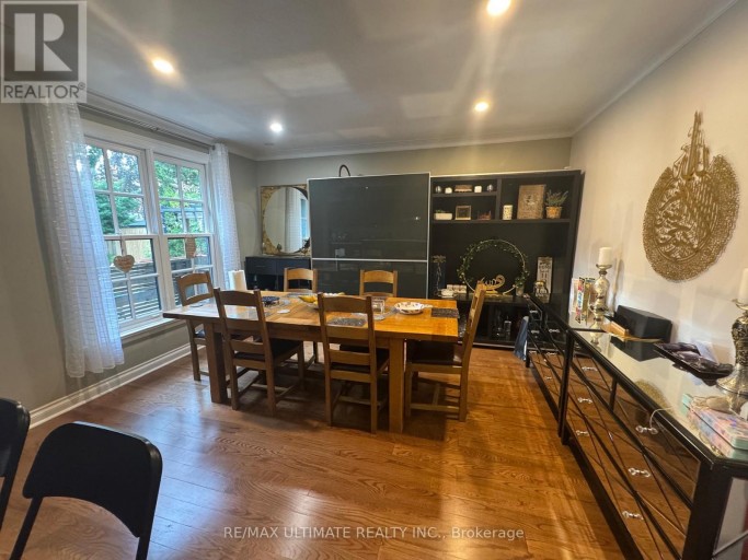 10 NOEL AVENUE, Toronto (Leaside), Ontario, M4G1B3