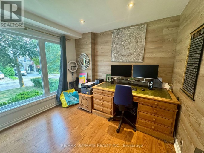 10 NOEL AVENUE, Toronto (Leaside), Ontario, M4G1B3