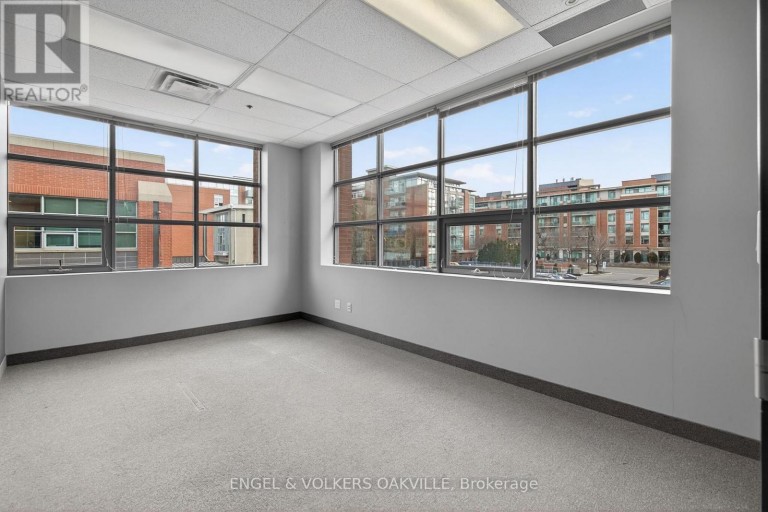 203 - 125 LAKESHORE ROAD E, Mississauga (Port Credit), Ontario, L5G1E5