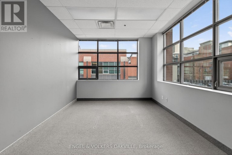 203 - 125 LAKESHORE ROAD E, Mississauga (Port Credit), Ontario, L5G1E5