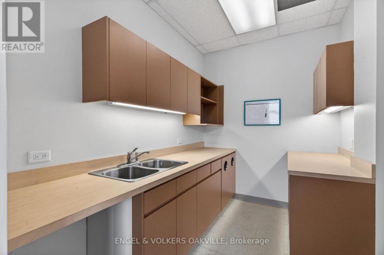 203 - 125 LAKESHORE ROAD E, Mississauga (Port Credit), Ontario, L5G1E5