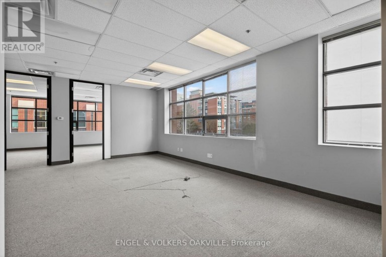 203 - 125 LAKESHORE ROAD E, Mississauga (Port Credit), Ontario, L5G1E5
