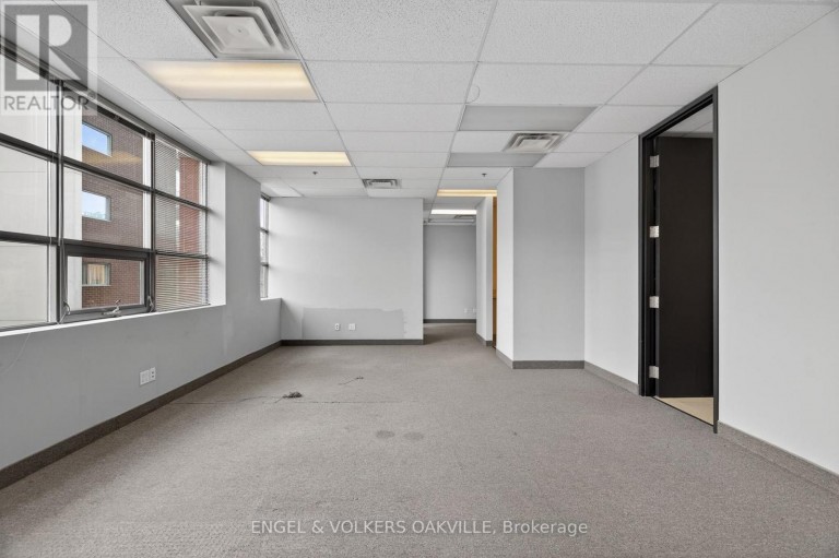 203 - 125 LAKESHORE ROAD E, Mississauga (Port Credit), Ontario, L5G1E5