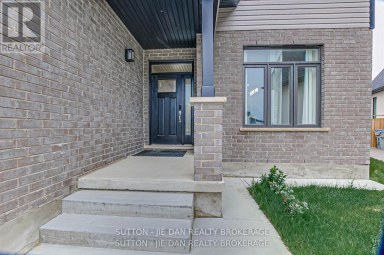 98 LOCKY LANE Middlesex Centre (Kilworth) Ontario photo 2
