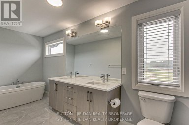 98 LOCKY LANE Middlesex Centre (Kilworth) Ontario photo 22