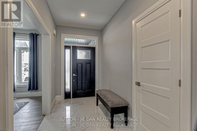 98 LOCKY LANE Middlesex Centre (Kilworth) Ontario photo 3