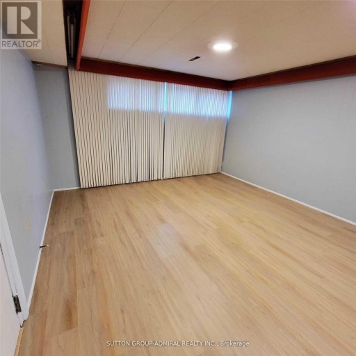 LOWER - 17 PAMILLE PLACE, Toronto (Brookhaven-Amesbury), Ontario, M6M3A9
