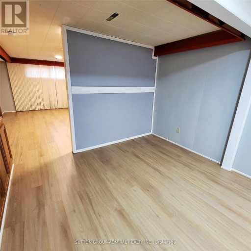 LOWER - 17 PAMILLE PLACE, Toronto (Brookhaven-Amesbury), Ontario, M6M3A9