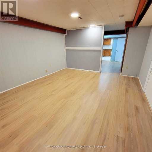 LOWER - 17 PAMILLE PLACE, Toronto (Brookhaven-Amesbury), Ontario, M6M3A9