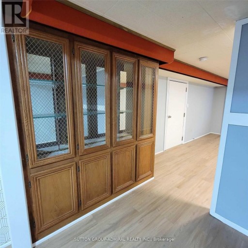 LOWER - 17 PAMILLE PLACE, Toronto (Brookhaven-Amesbury), Ontario, M6M3A9