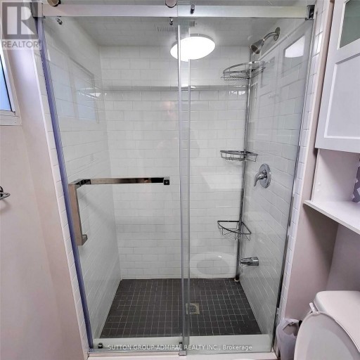 LOWER - 17 PAMILLE PLACE, Toronto (Brookhaven-Amesbury), Ontario, M6M3A9