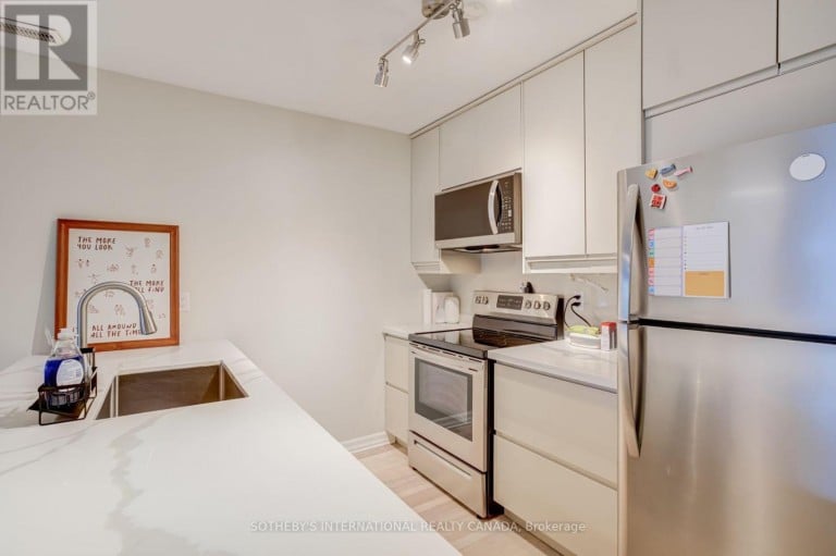 301 - 3069 LAKESHORE BOULEVARD, Toronto (New Toronto), Ontario, M8V1K6