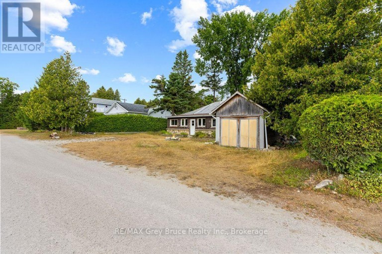 11 MCNEIL STREET, Northern Bruce Peninsula, Ontario, N0H1W0