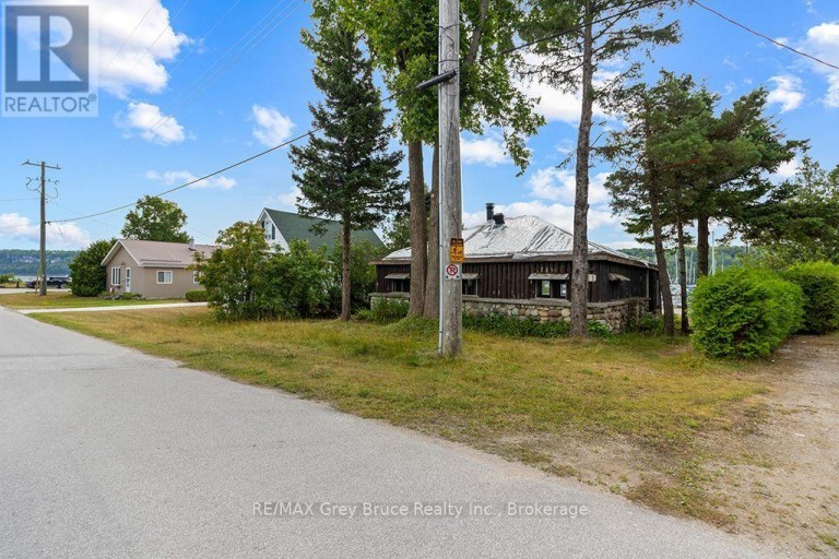 11 MCNEIL STREET, Northern Bruce Peninsula, Ontario, N0H1W0