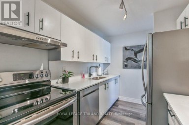1005 - 95 BASE LINE ROAD W London South (South E) Ontario photo 17