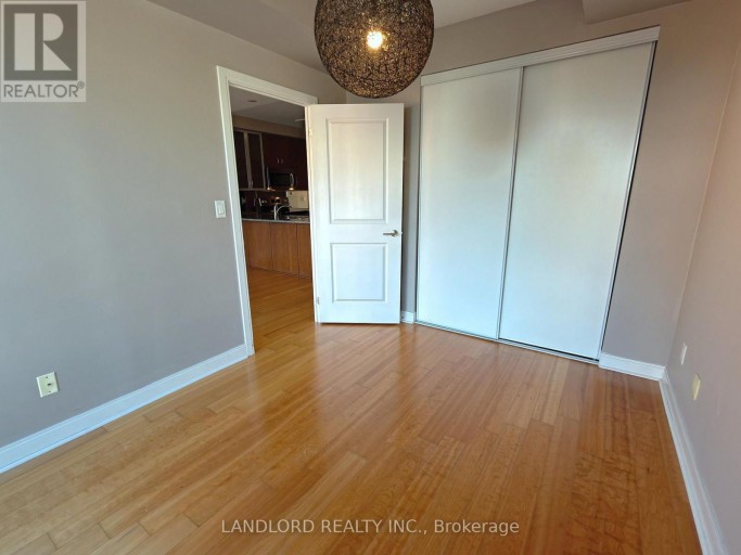 701 - 18 YORKVILLE AVENUE, Toronto (Rosedale-Moore Park), Ontario, M4W3Y8