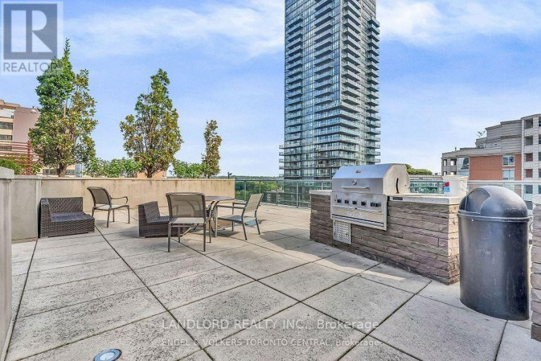 701 - 18 YORKVILLE AVENUE, Toronto (Rosedale-Moore Park), Ontario, M4W3Y8