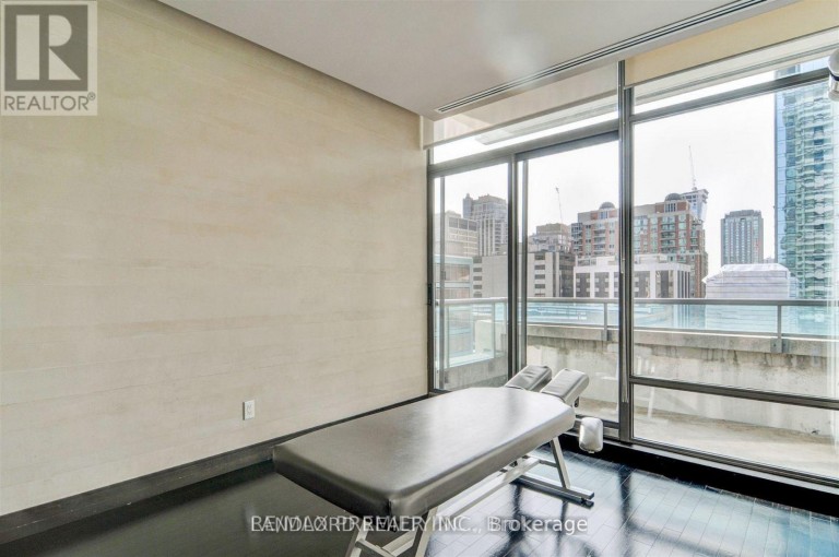 701 - 18 YORKVILLE AVENUE, Toronto (Rosedale-Moore Park), Ontario, M4W3Y8