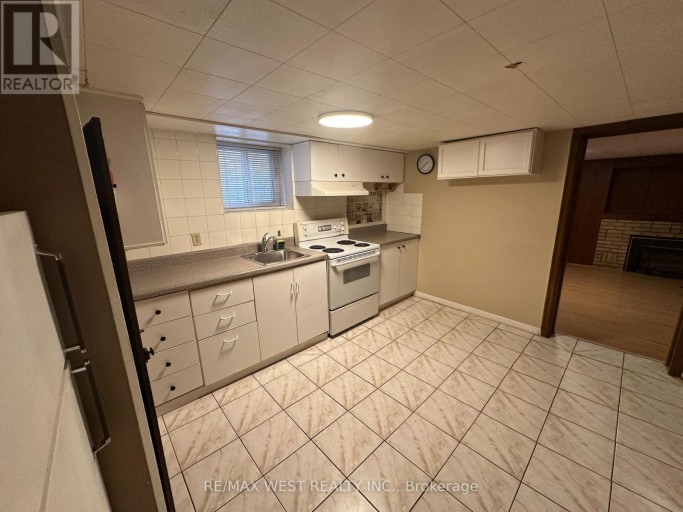 LOWER - 28 SNIDER AVENUE, Toronto (Briar Hill-Belgravia), Ontario, M6E4R9