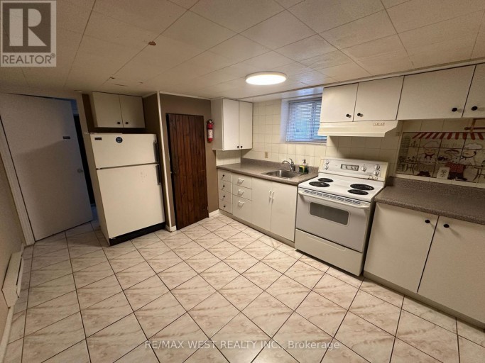 LOWER - 28 SNIDER AVENUE, Toronto (Briar Hill-Belgravia), Ontario, M6E4R9