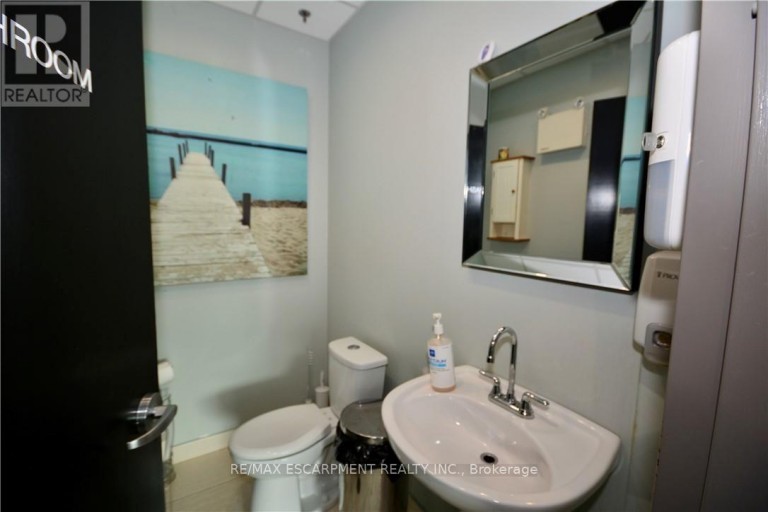 204 - 325 WINTERBERRY DRIVE, Hamilton (Stoney Creek), Ontario, L8J0B6