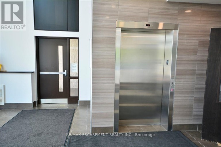 204 - 325 WINTERBERRY DRIVE, Hamilton (Stoney Creek), Ontario, L8J0B6