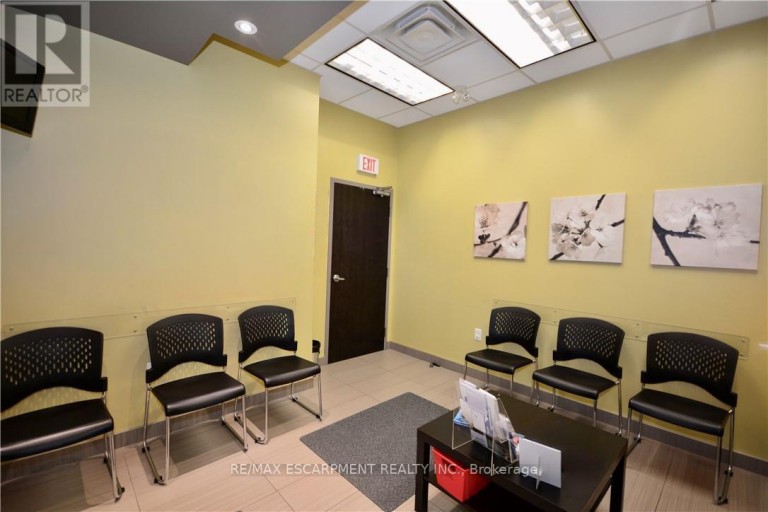 204 - 325 WINTERBERRY DRIVE, Hamilton (Stoney Creek), Ontario, L8J0B6
