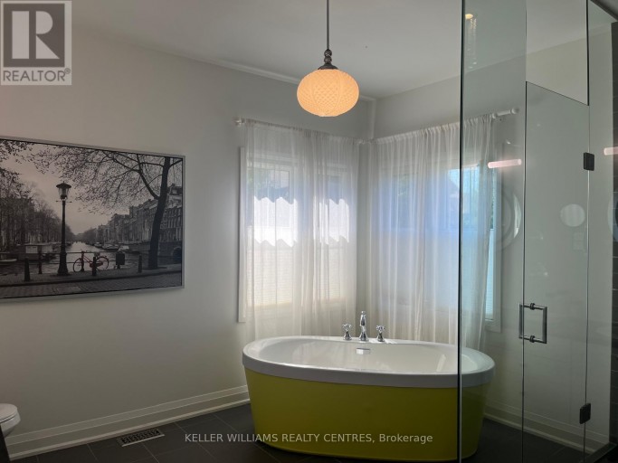 2 THOROUGHBRED DRIVE, Oro-Medonte, Ontario, L0K1E0