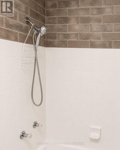 7 - 48 LOGGERS RUN, Barrie (Ardagh), Ontario, L4N6W5