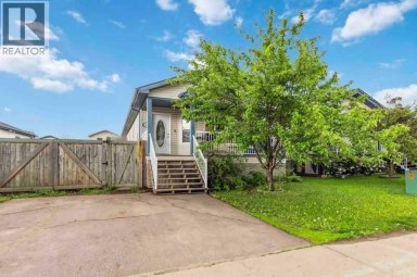 221 Ash Way Fort McMurray Alberta photo 3