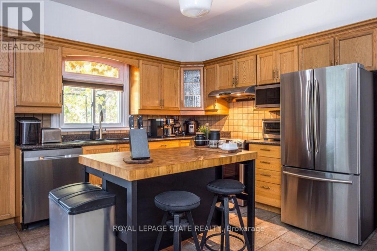 122 EAST AVENUE S, Hamilton (Stinson), Ontario, L8N2T7